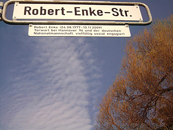 Robert-Enke-Straße/Peterjon Cresswell