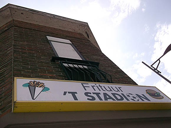 Frituur 'T Stadion/Peterjon Cresswell