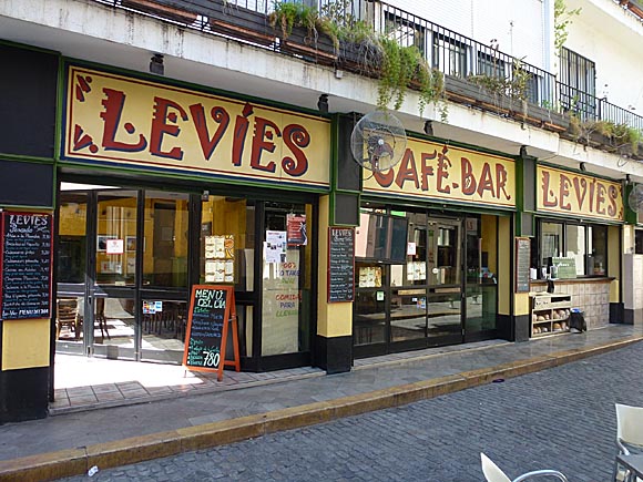 Levies Café-Bar/Harvey Holtom