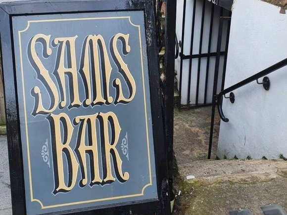 Sams Bar/Colin Young