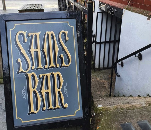 Sams Bar/Colin Young