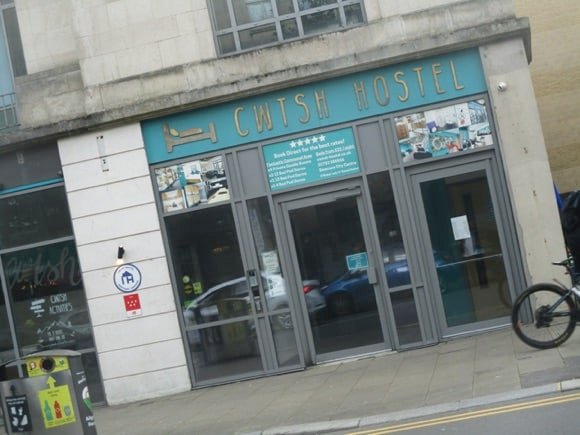 Cwtsh Hostel/Peterjon Cresswell