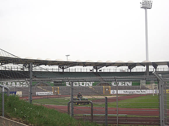 VfL Stadion/Peterjon Cresswell