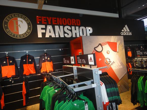 Feyenoord Fanshop Centraal station/Peterjon Cresswell