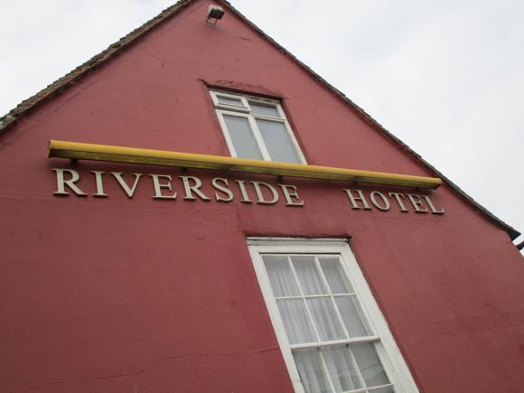 Riverside Hotel/Peterjon Cresswell