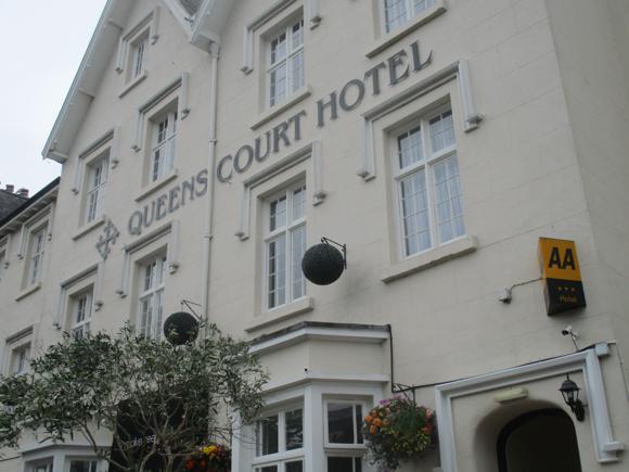 Queens Court Hotel/Peterjon Cresswell