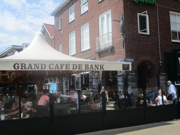 Grand Café de Bank/Peterjon Cresswell