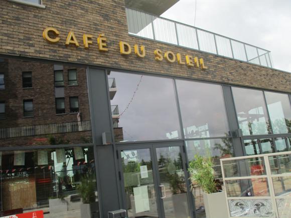 Café du Soleil/Peterjon Cresswell