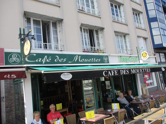 Café des Mouettes/Peterjon Cresswell