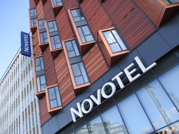 Hotel Novotel London Wembley/Peterjon Cresswell