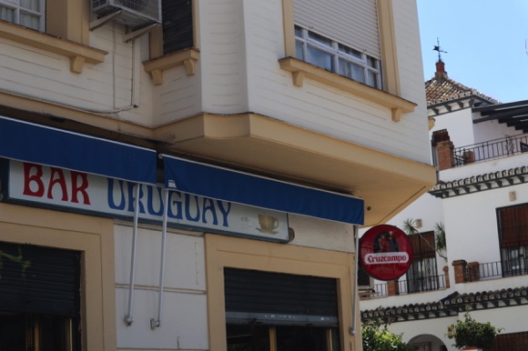 Bar Uruguay/Yuan Yuan Fu