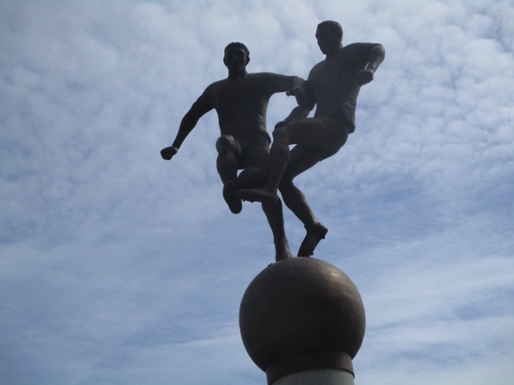 Puskás Aréna football statue/Peterjon Cresswell