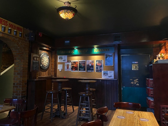 Hurley's Irish Pub/Bernadett Vidra