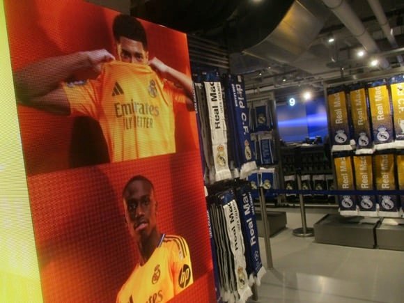 Real Madrid club shop/Peterjon Cresswell