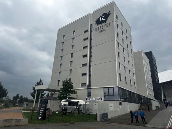 KOPSTER Hotel Lyon Groupama Stadium/Joe Stubley