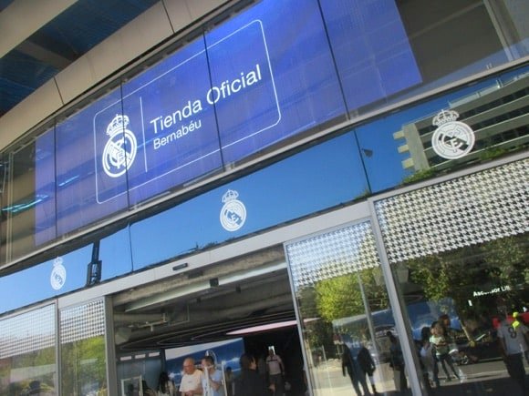 Real Madrid store/Peterjon Cresswell