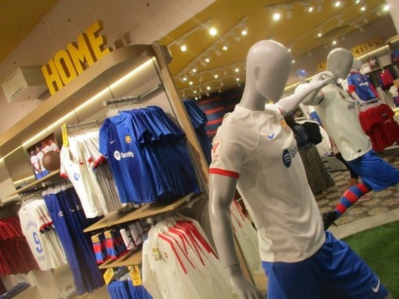 Barça Store, Barcelona Airport/Peterjon Cresswell