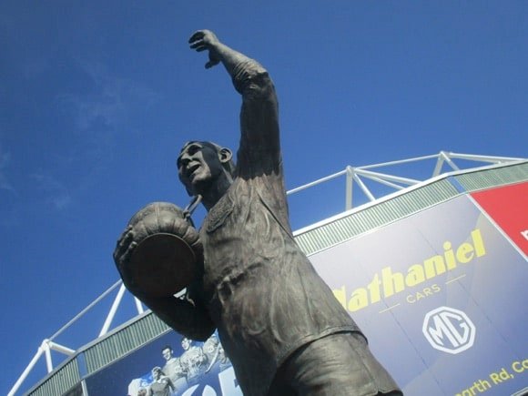 Fred Keenor statue/Peterjon Cresswell