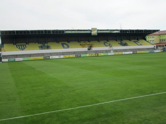 Mestský štadión/Peterjon Cresswell