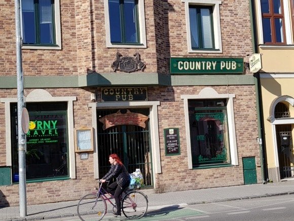 Country Pub/Peterjon Cresswell