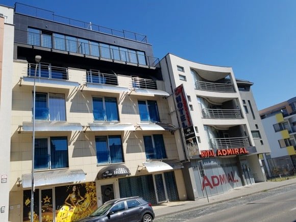 Alexander's/Peterjon Cresswell