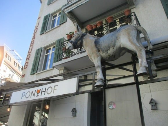 Ponyhof/Peterjon Cresswell