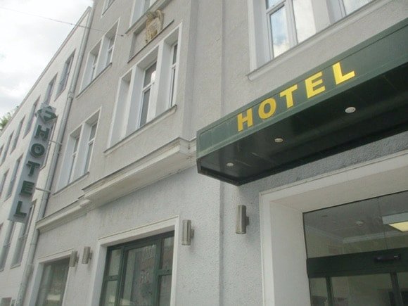 Chrizz Rooms, former Feichtinger/Peterjon Cresswell