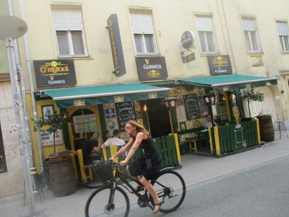 O’rígínal Irish Pub/Peterjon Cresswell