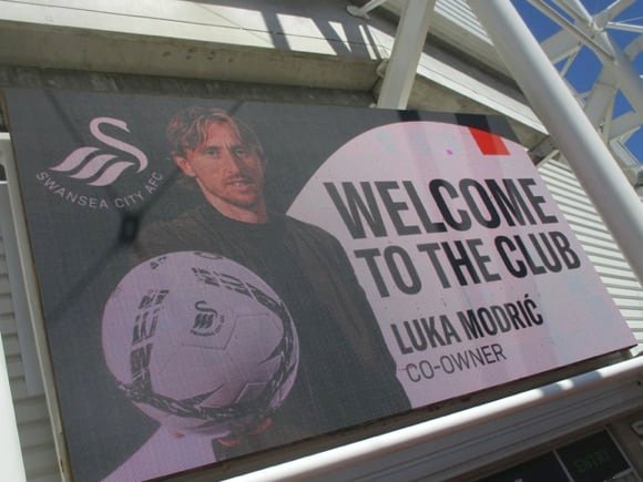 Luka Modrić billboard, Swansea City/Peterjon Cresswlel