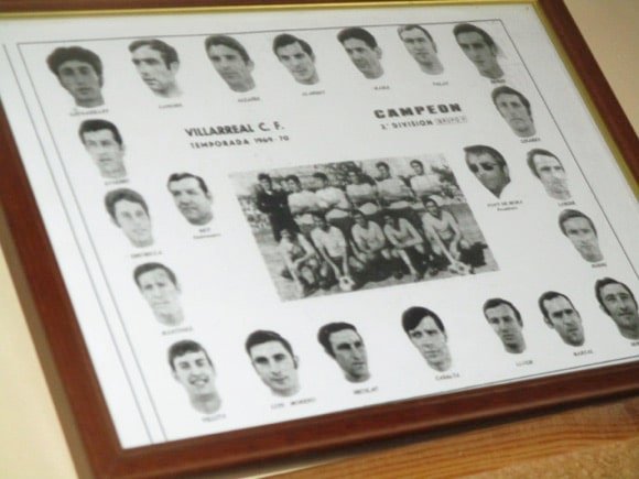 Bar La Tribuna/Peterjon Cresswell