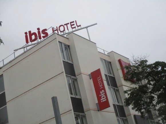 Hôtel Ibis Saint-Denis Stade Ouest/Peterjon Cresswell