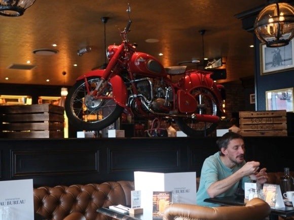 Au Bureau/Trevor Fletcher