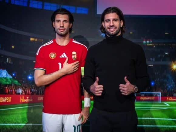 Thumbs up: Dominik Szoboszlai shows his approval/Madame Tussauds Budapest