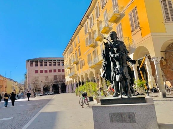 Welcome to Cremona/Alan Deamer