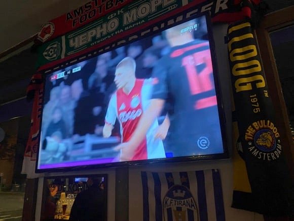 All eyes on Ajax/Kate Carlisle