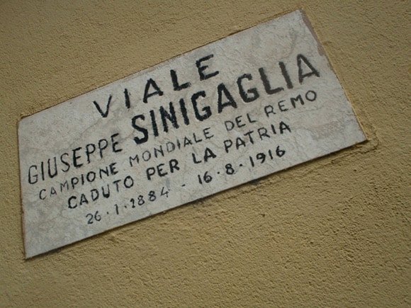 Como plaque/Peterjon Cresswell