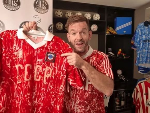 Backing the USSR: The last days of the hammer and sickle