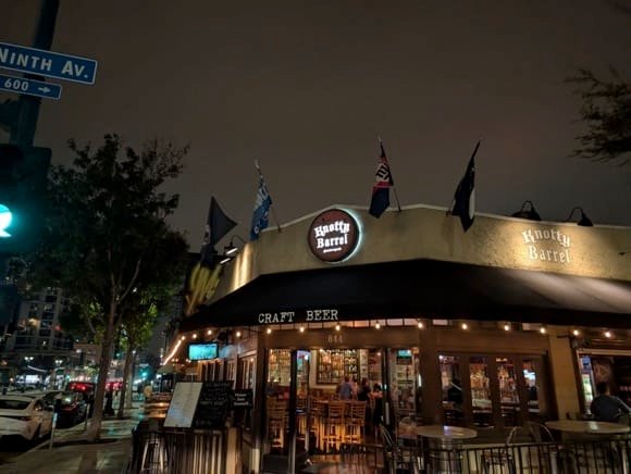 Knotty Barrel/César Hernández