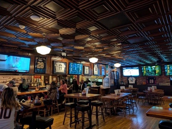 McGregor's/César Hernández