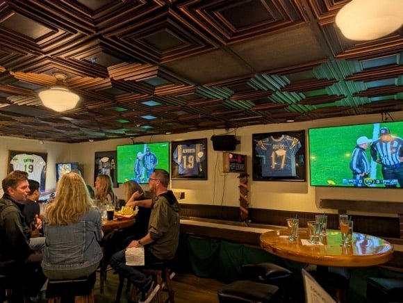 McGregor's/César Hernández