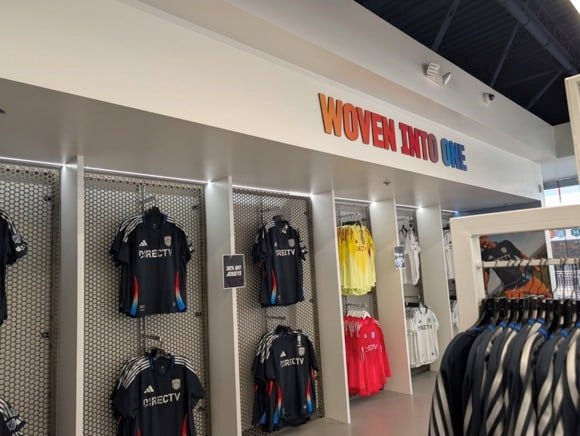 San Diego Store/César Hérnández