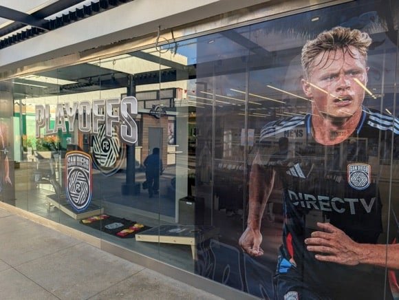 San Diego Store/César Hérnández