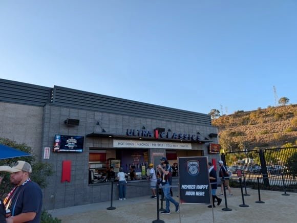 Ultra Classics/César Hernández