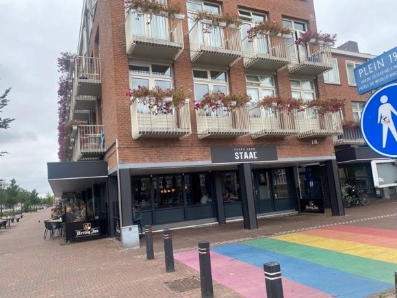 Grand Café Staal/Kate Carlisle