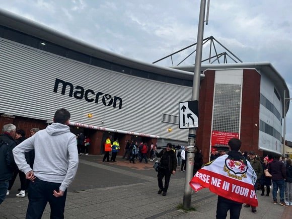 Racecourse Ground/Joe Stubley