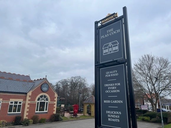 Plas Coch/Joe Stubley