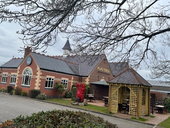 Plas Coch/Joe Stubley