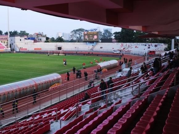 Another packed house at Lach Tray Stadium, Haiphong