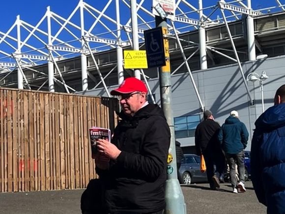 Rob Nichols by the Riverside/Alan Deamer