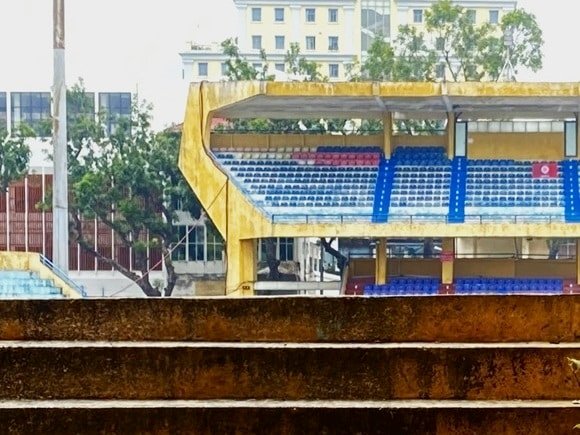 Tatty but tremendous Hàng Đẫy Stadium